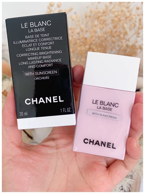 chanel le blanc la base correcting brightening makeup base